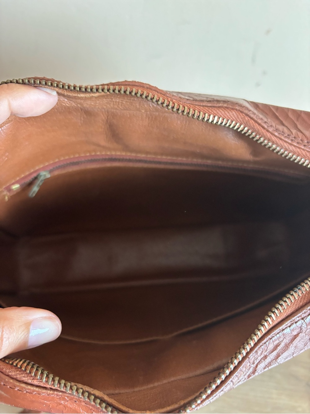 Authentic Louis Vuitton monogram crossbody - Picture 6 of 6